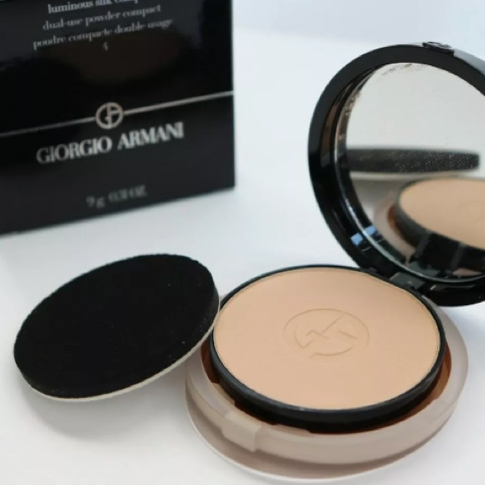 Giorgio Armani Luminous Silk Compact Powder